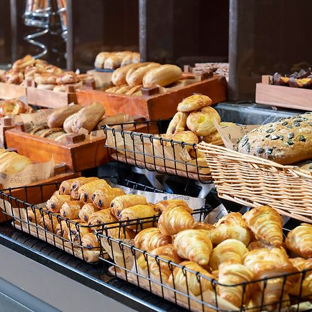 Radisson Blu Hotel Istanbul Asia Luaran gambar Buns and pastries