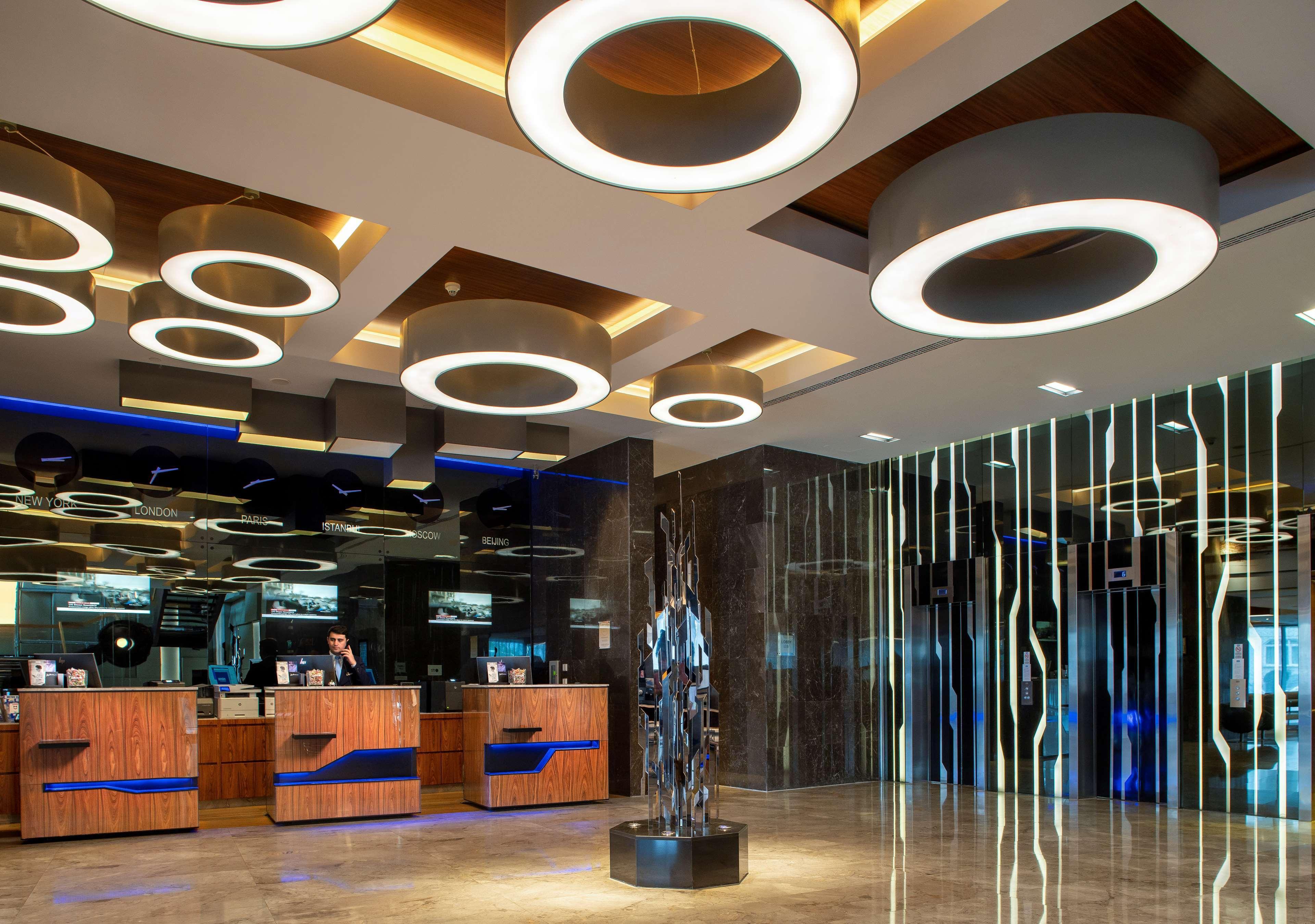 Radisson Blu Hotel Istanbul Asia Luaran gambar The lobby of the hotel
