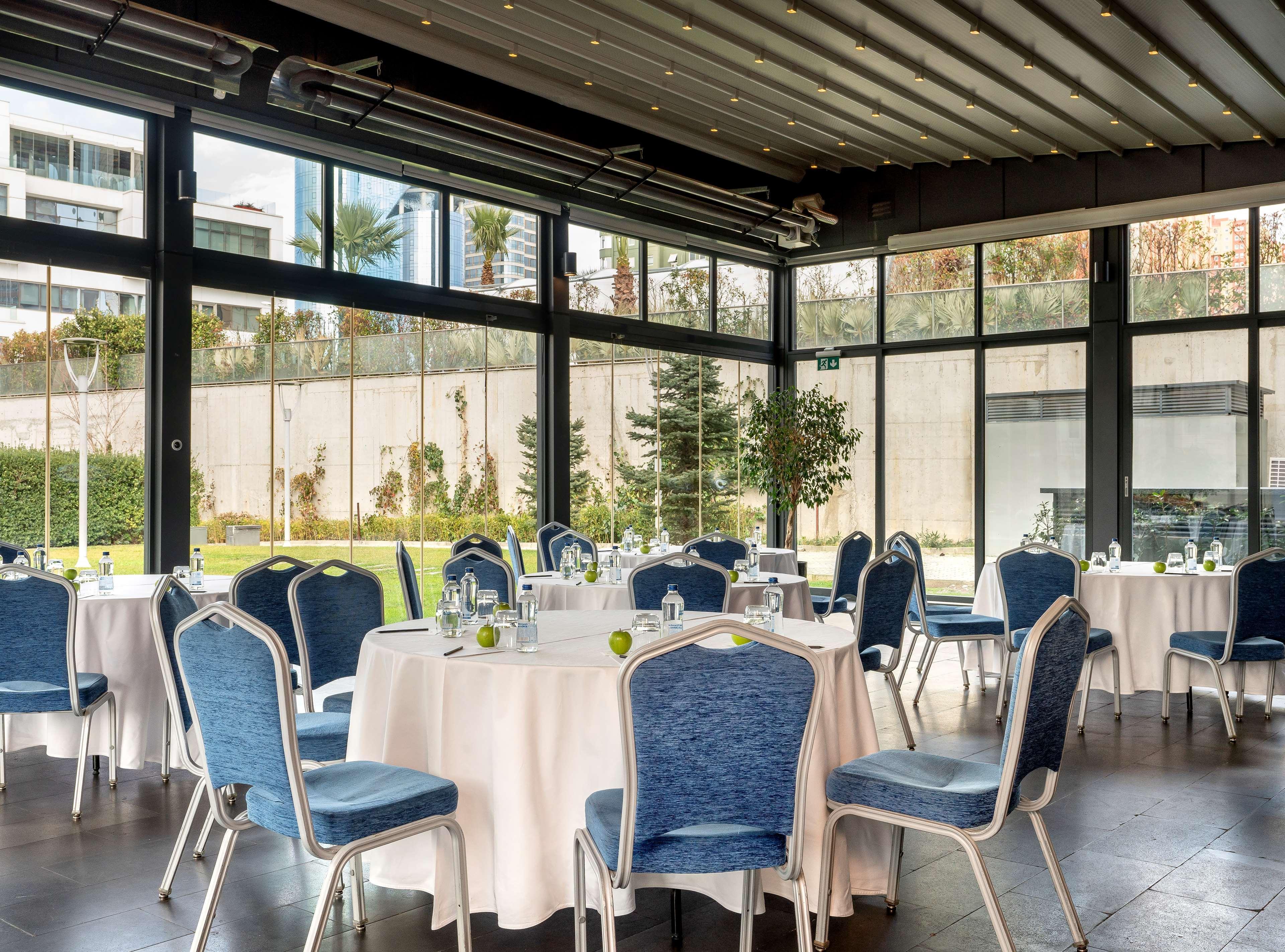 Radisson Blu Hotel Istanbul Asia Luaran gambar The interior of the restaurant