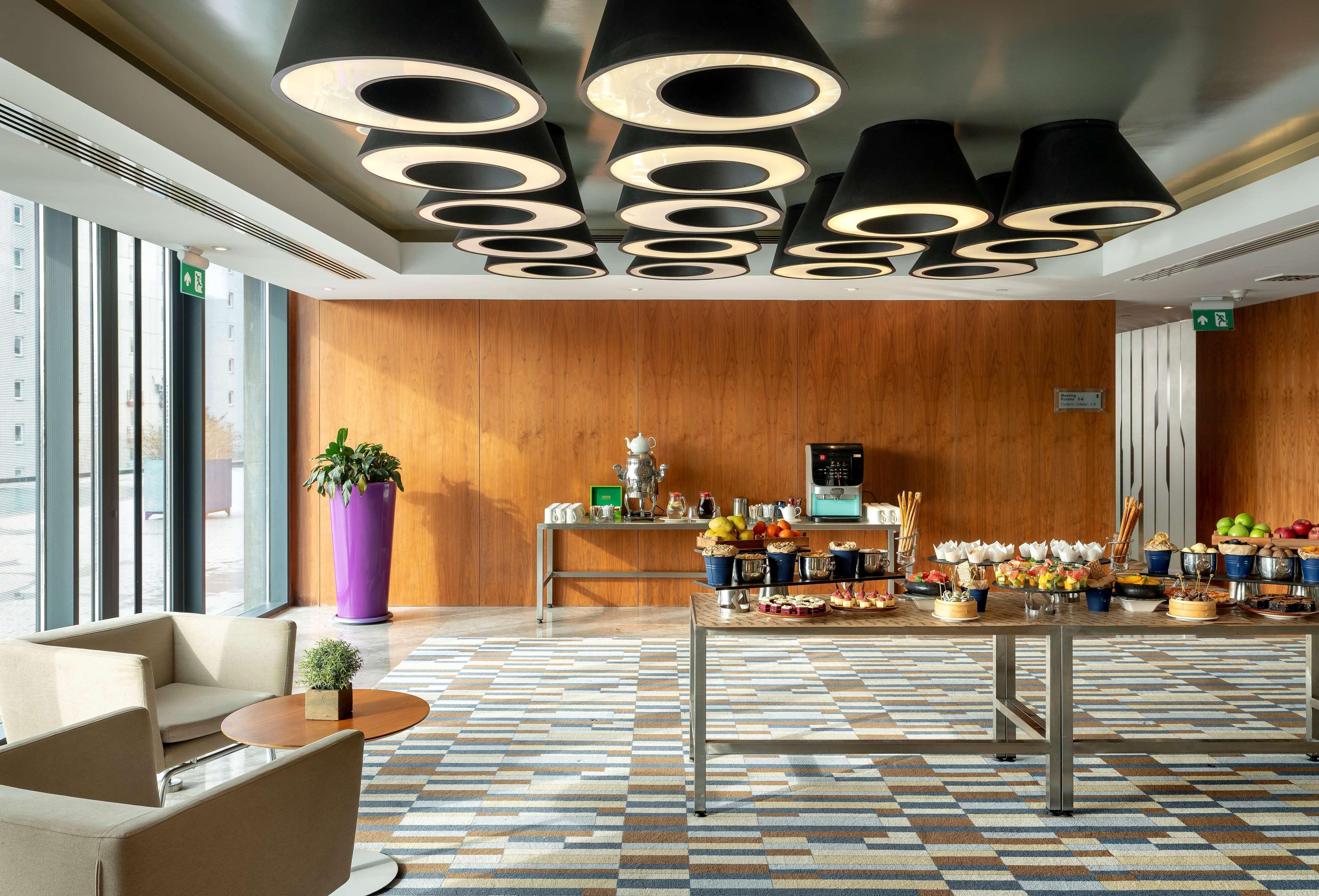 Radisson Blu Hotel Istanbul Asia Luaran gambar The lounge at the airport