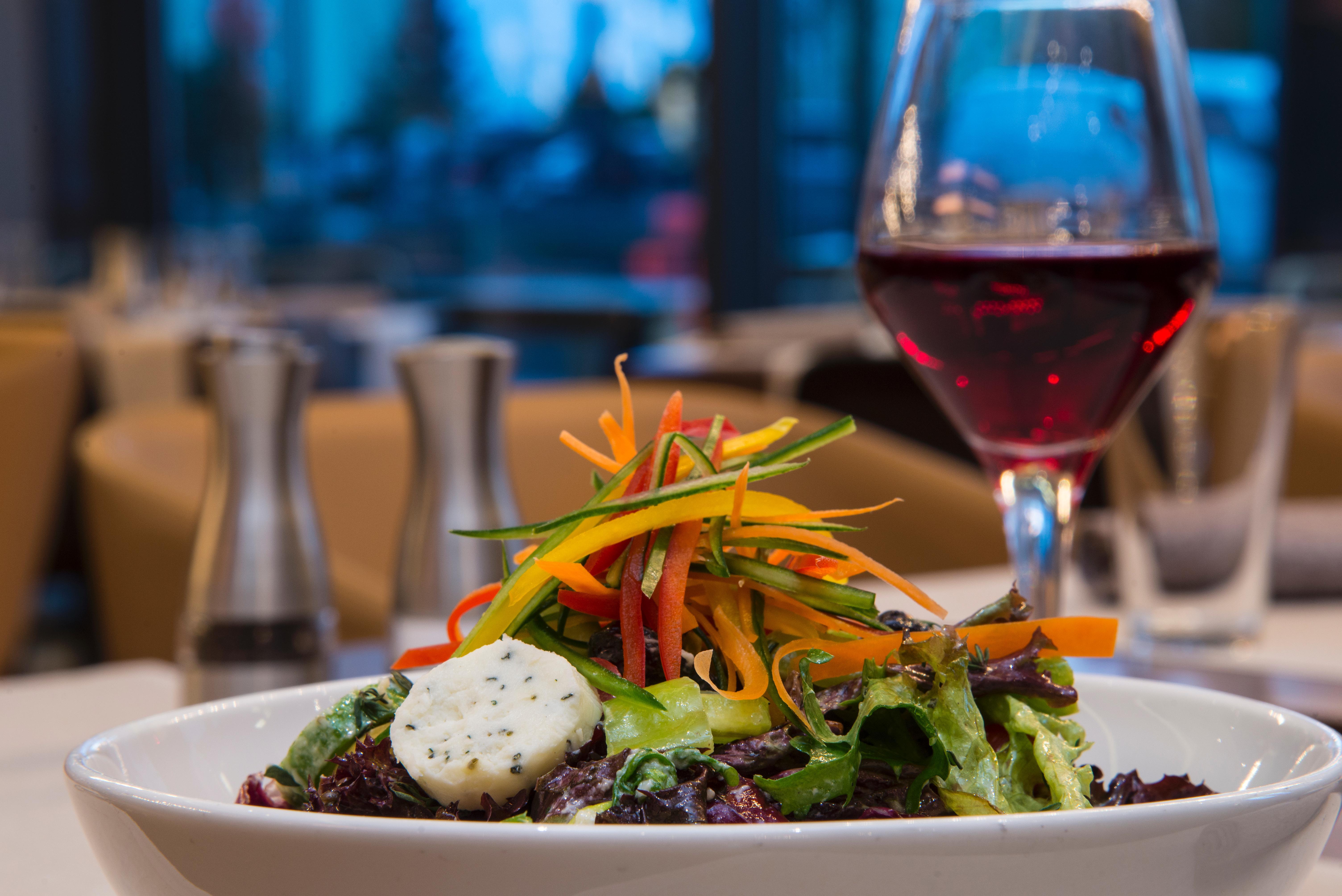 Radisson Blu Hotel Istanbul Asia Luaran gambar A salad and a glass of wine