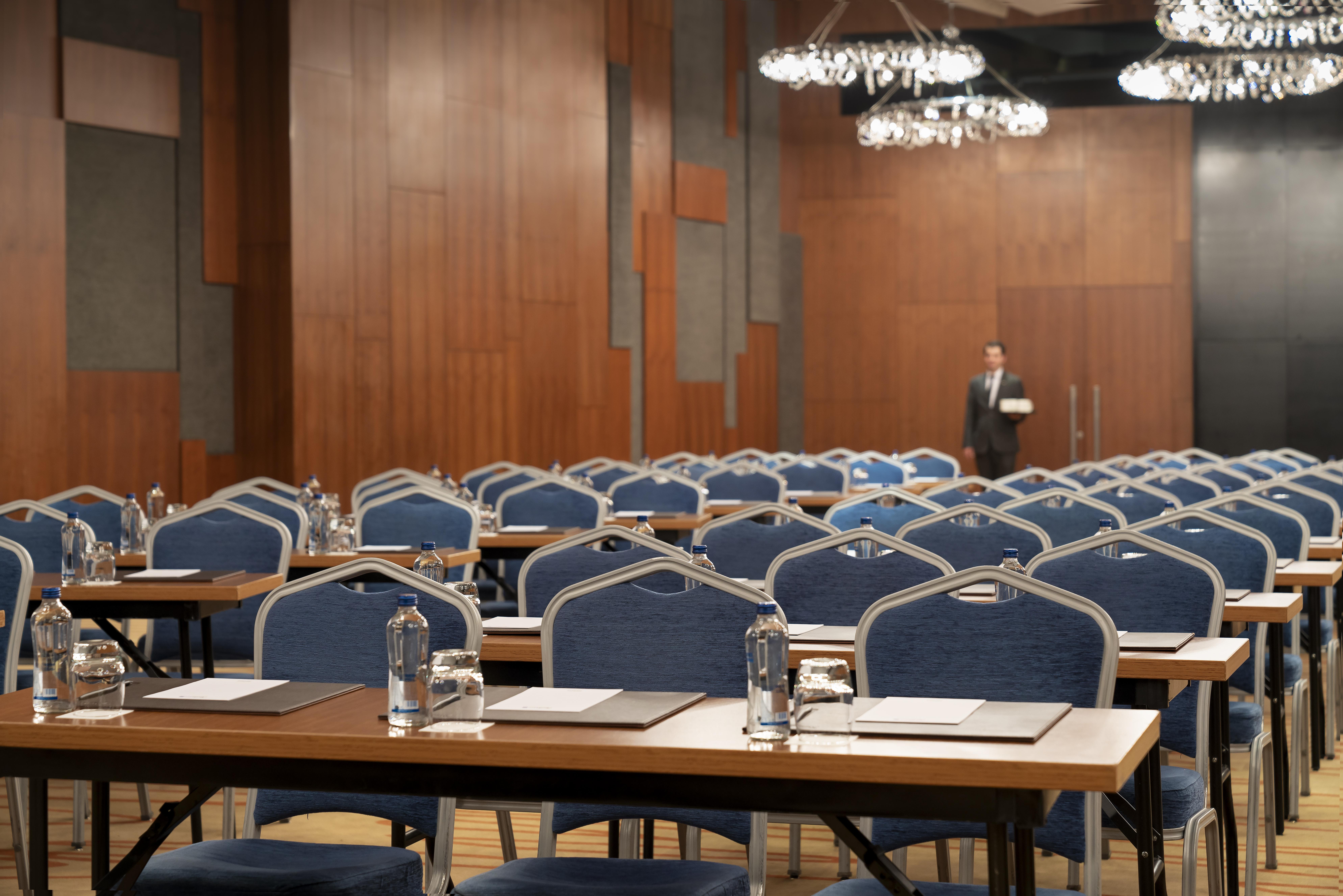 Radisson Blu Hotel Istanbul Asia Luaran gambar The conference room of the European University