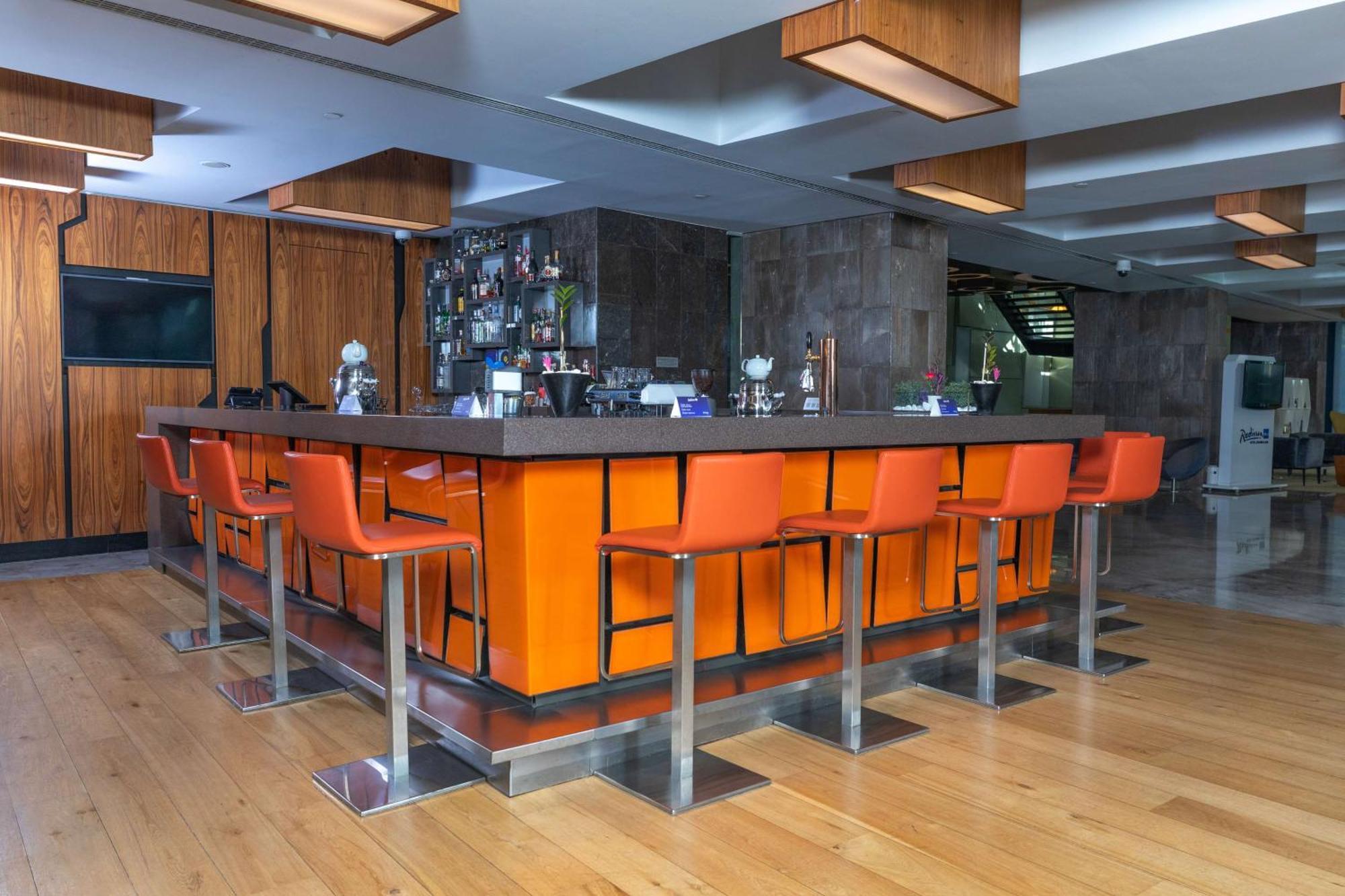 Radisson Blu Hotel Istanbul Asia Luaran gambar The bar at the 2012 Olympic Village