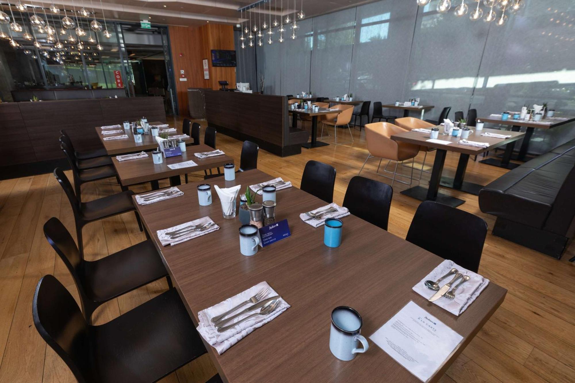 Radisson Blu Hotel Istanbul Asia Luaran gambar The lounge at the airport